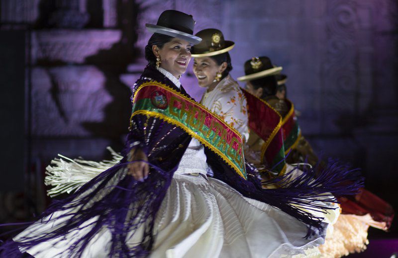 Bolivia: concurso de Cholitas reivindica vestimenta e idioma